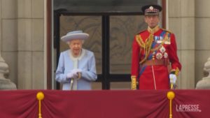 Giubileo di Platino, ovazione per la regina affacciata al balcone di Buckingham Palace