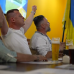 Calcio, i tifosi dell’Ucraina seguono la Nazionale nei rifugi antiaereo