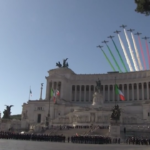 Festa della Repubblica, Mattarella all’Altare della Patria: l’omaggio delle Frecce Tricolori