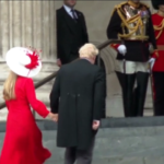 Regno Unito, il premier Boris Johnson fischiato a St. Paul