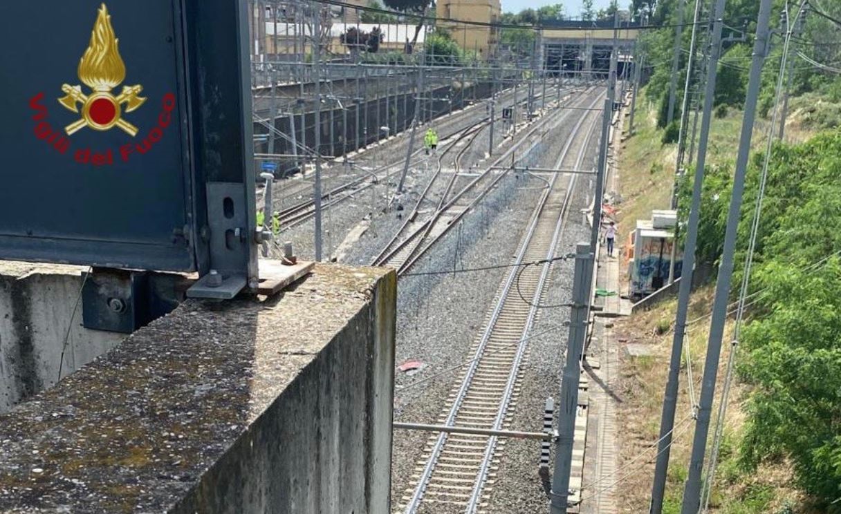 Roma: incidente treno alta velocità in galleria. Italia spaccata in due. Nessun ferito. In corso evacuazione 230 passeggeri