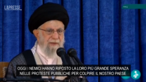 Iran, Khamenei: “Gli americani supportano le proteste contro il governo, ma sbagliano i calcoli”