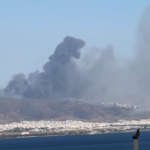 Grecia: maxi-incendio nella periferia di Atene, colonna di fumo visibile a 20 km di distanza
