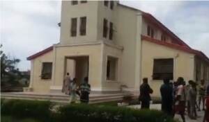 Nigeria: spari ed esplosioni in chiesa, si temono decine morti, molti bambini