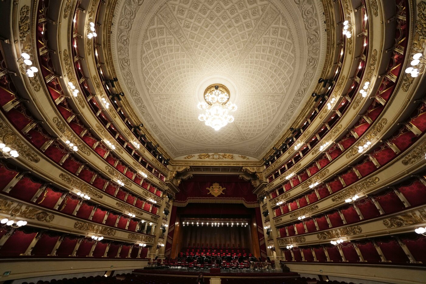 Milano, prima della Scala: inizia ‘La forza del destino’ di Verdi. Tensioni vicino al teatro