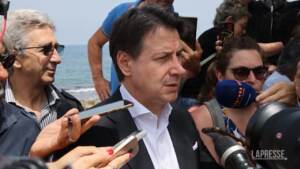 Reddito di Cittadinanza, Conte: “Non va rimosso, anzi va introdotto salario minimo”