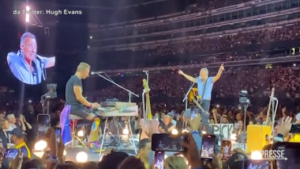 Musica, i Coldplay in New Jersey ospitano Springsteen per un duetto