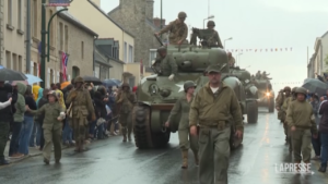 D-Day, la parata a Sainte-Mere-Eglise, il primo villaggio liberato