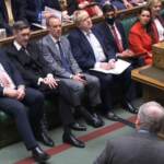 Regno Unito: Johnson si salva, ma i Tories si spaccano