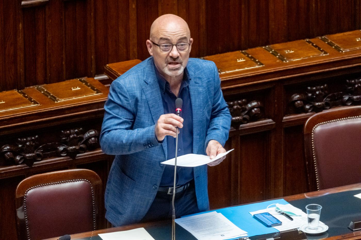 Clima, Cingolani: “Ora rinnovabili pancia a terra”. Ma città italiane in ritardo