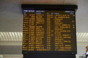 Roma, disagi alla Stazione Termini dopo deragliamento treno Frecciarossa