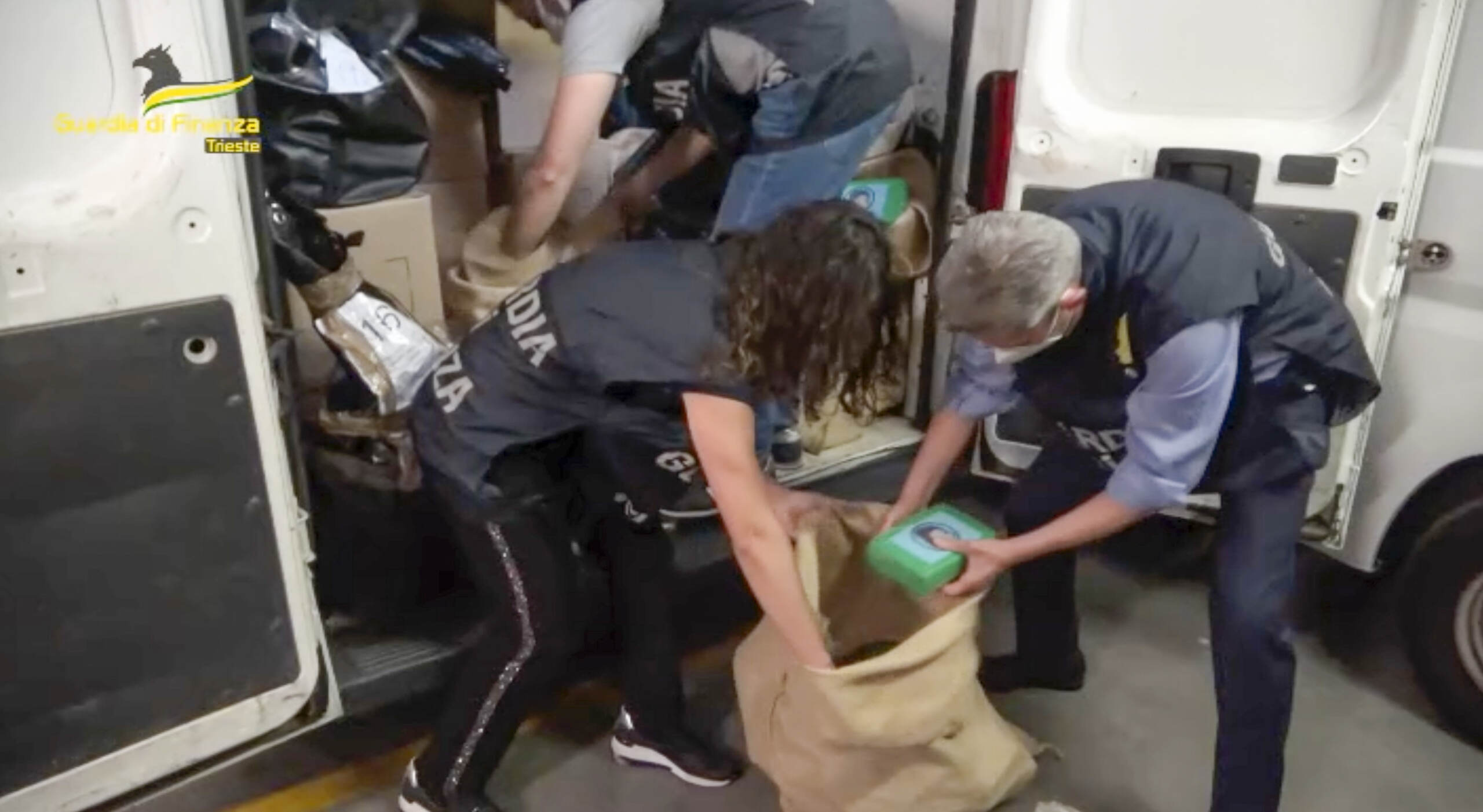 Colpo ai Narcos, Finanza di Trieste sequestra 4,3 tonnellate di cocaina