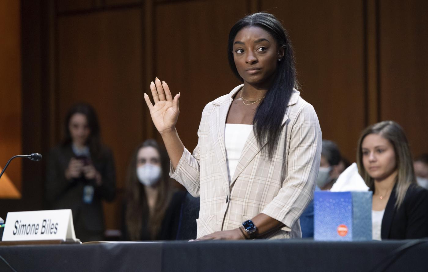 Usa: Biles e altre ginnaste vittime abusi Nassar chiedono un miliardo a Fbi