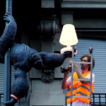 Milano, King Kong fa la pole dance: opera di Fatboy e Street Art Frankey