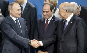 Algeria e Russia progetterebbero un nuovo accordo di cooperazione militare. Lo rivela il sito di informazione Maghreb Intelligence