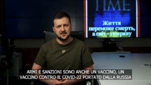 Ucraina, Zelensky: “Invasione russa è Covid-22, armi e sanzioni sono il vaccino”