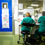 Covid: aumenta incidenza dei casi, ma ancora in calo i ricoveri