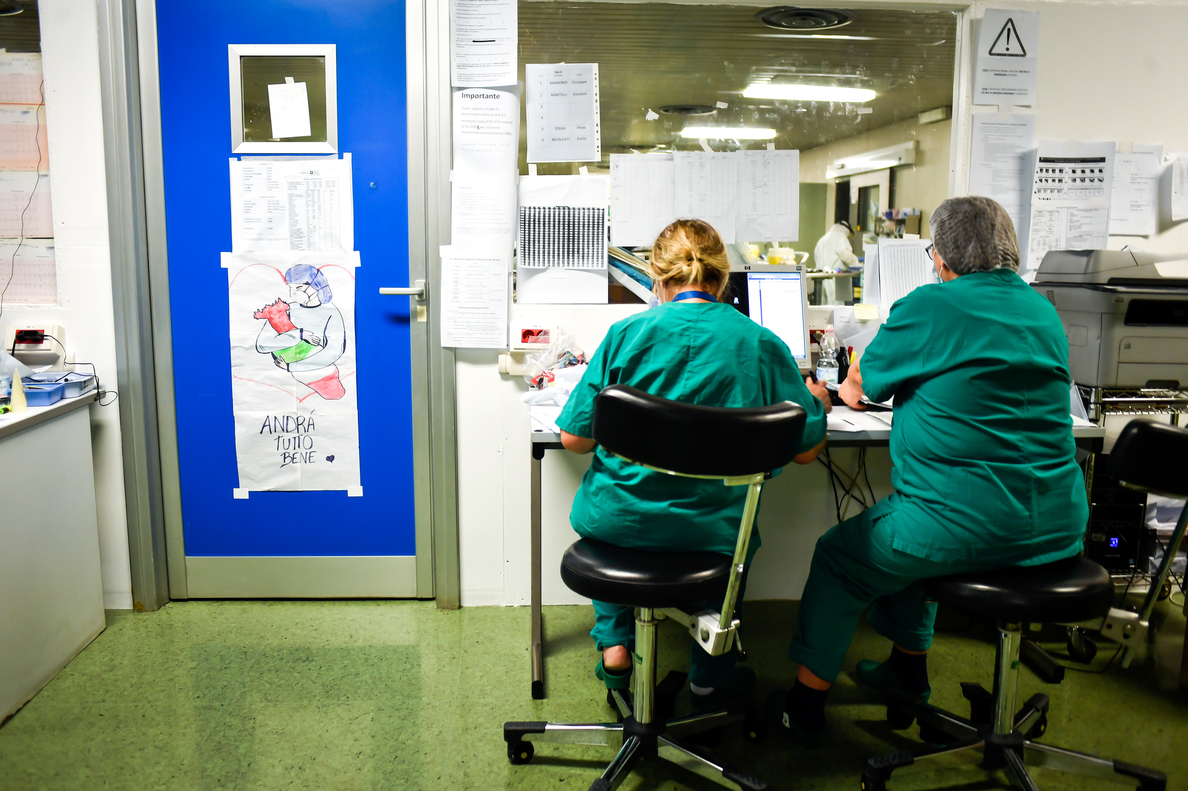 Covid: aumenta incidenza dei casi, ma ancora in calo i ricoveri Covid: aumenta incidenza dei casi, ma ancora in calo i ricoveri