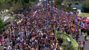 Tel Aviv: in decine di migliaia alla Pride Parade