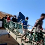 Migranti, a Pozzallo ripreso questa mattina lo sbarco delle persone salvate dalla Sea Watch 3
