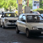 Caro benzina, italiani disperati si rifugiano sul self service