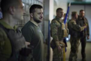 Guerra Russia-Ucraina, Zelensky visita militari a Donetsk