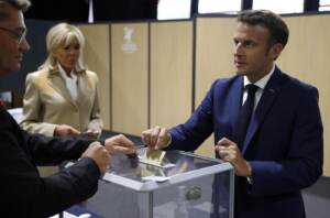 Elezioni legislative in Francia, Emmanuel Macron al voto