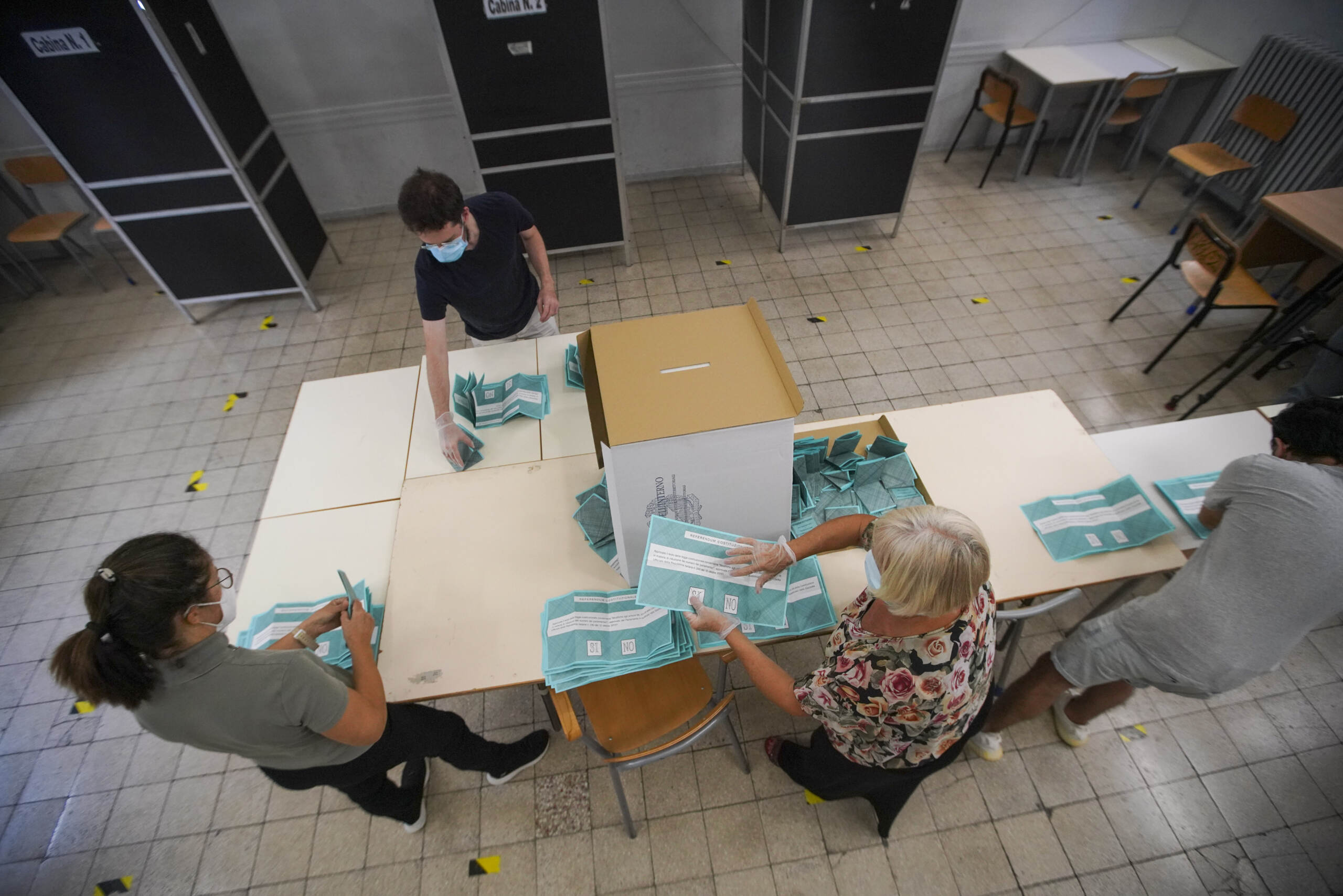 Caos seggi a Palermo: 200 persone segnalate a Procura