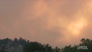 Usa: vasto incendio nell’Arizona settentrionale, il fumo oscura il cielo