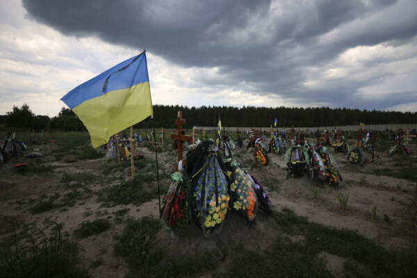 Ucraina, filorussi a Severodonetsk: “Combattenti scelgano resa o morte”. Distrutti i ponti verso la città. Kiev chiede armi pesanti