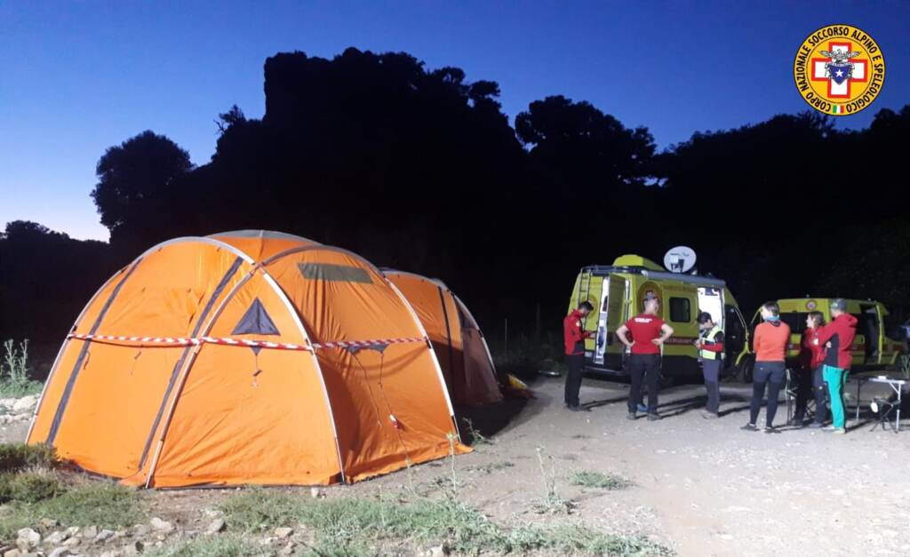 Galleria foto 'Speleologo bloccato nella grotta S’Edera nel Nuorese' - foto 5
