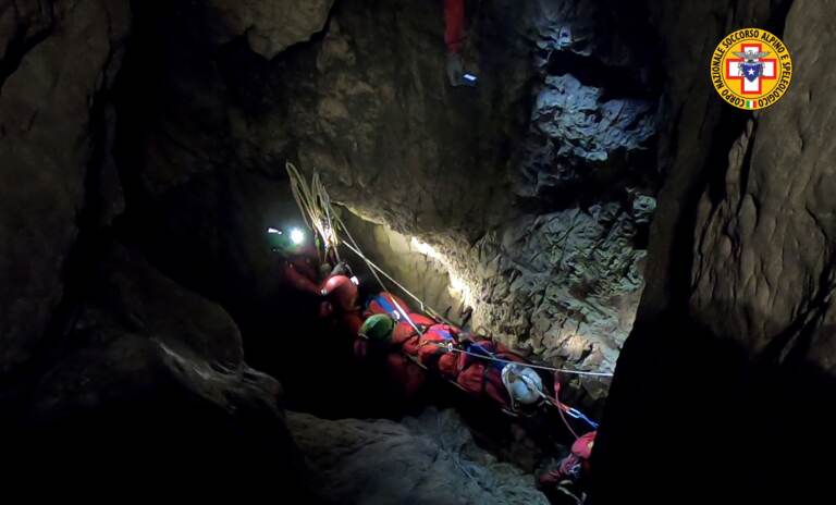 Speleologo bloccato nella grotta S’Edera nel Nuorese