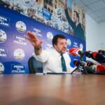 Lega: il lunedì nero di Salvini, lui non molla e chiede incontro a Draghi e Franco