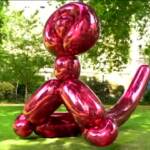 Arte, ‘Balloon Monkey Magenta’ di Jeff Koons sarà vanduta all’asta: il ricavato destinato all’Ucraina