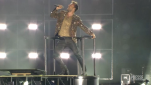 Musica: Cesare Cremonini accende San Siro