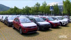Corea del Sud, la gigantesca protesta dei camionisti non si arresta: centinaia di auto nuove non consegnate