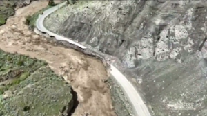 Usa, alluvioni a Yellowstone: la furia della corrente ripresa dall’alto