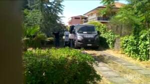 Catania, i carabinieri nella villetta della bambina rapita
