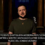 Ucraina, Zelensky chiede altre armi: “Solo artiglieria moderna può garantirci vantaggio”