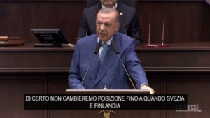 Nato, Erdogan: “Svezia e Finlandia cambino posizioni o no ad adesione”