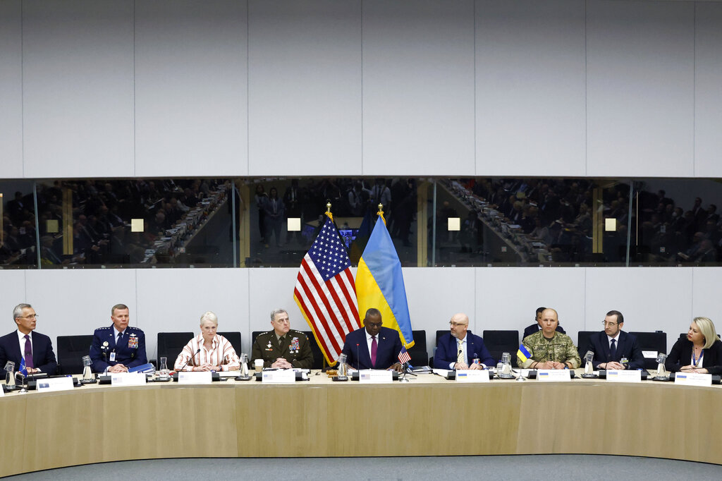 Ucraina, Nato: “Più armi pesanti a Kiev”. Dagli Usa un altro miliardo di aiuti: “La guerra sta vivendo un momento cruciale” Ucraina, Nato: “Più armi pesanti a Kiev”. Dagli Usa un altro miliardo di aiuti: “La guerra sta vivendo un momento cruciale”