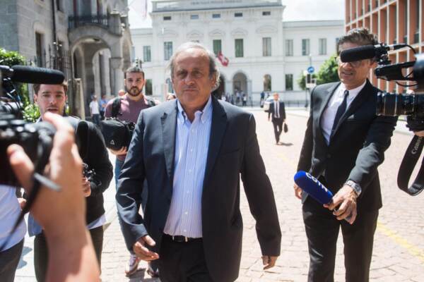 Procès FIFA: un an et huit mois de prison avec sursis requis contre Michel Platini et Sepp Blatter