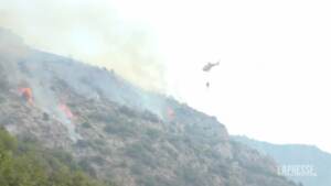 Spagna, Vigili del Fuoco al lavoro per domare gli incendi boschivi