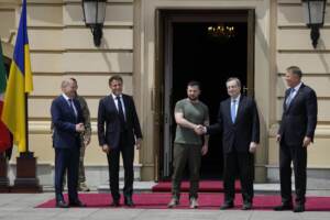 Ucraina, Draghi, Macron e Scholz incontrano Zelensky a Kiev