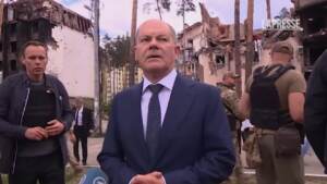 Ucraina, Scholz a Irpin: “Guerra terribile, attacchi russi insensati”