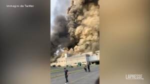 Incendio discarica di Malagrotta: enorme colonna di fumo, vigili del fuoco al lavoro anche di notte