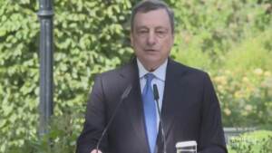 Draghi: “Vogliamo la pace, ma l’Ucraina deve difendersi, soluzione diplomatica non può prescindere da volontà Kiev”