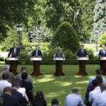 Ucraina, Draghi con Macron e Scholz da Zelensky: “Vogliamo Kiev nella Ue”. Ma non ci sono margini di pace