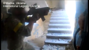 Ucraina, battaglia urbana a Severodonetsk: il video da brividi dei volontari stranieri