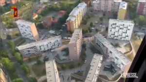 Milano: mazze e coltelli rinvenuti in perquisizioni via Bolla